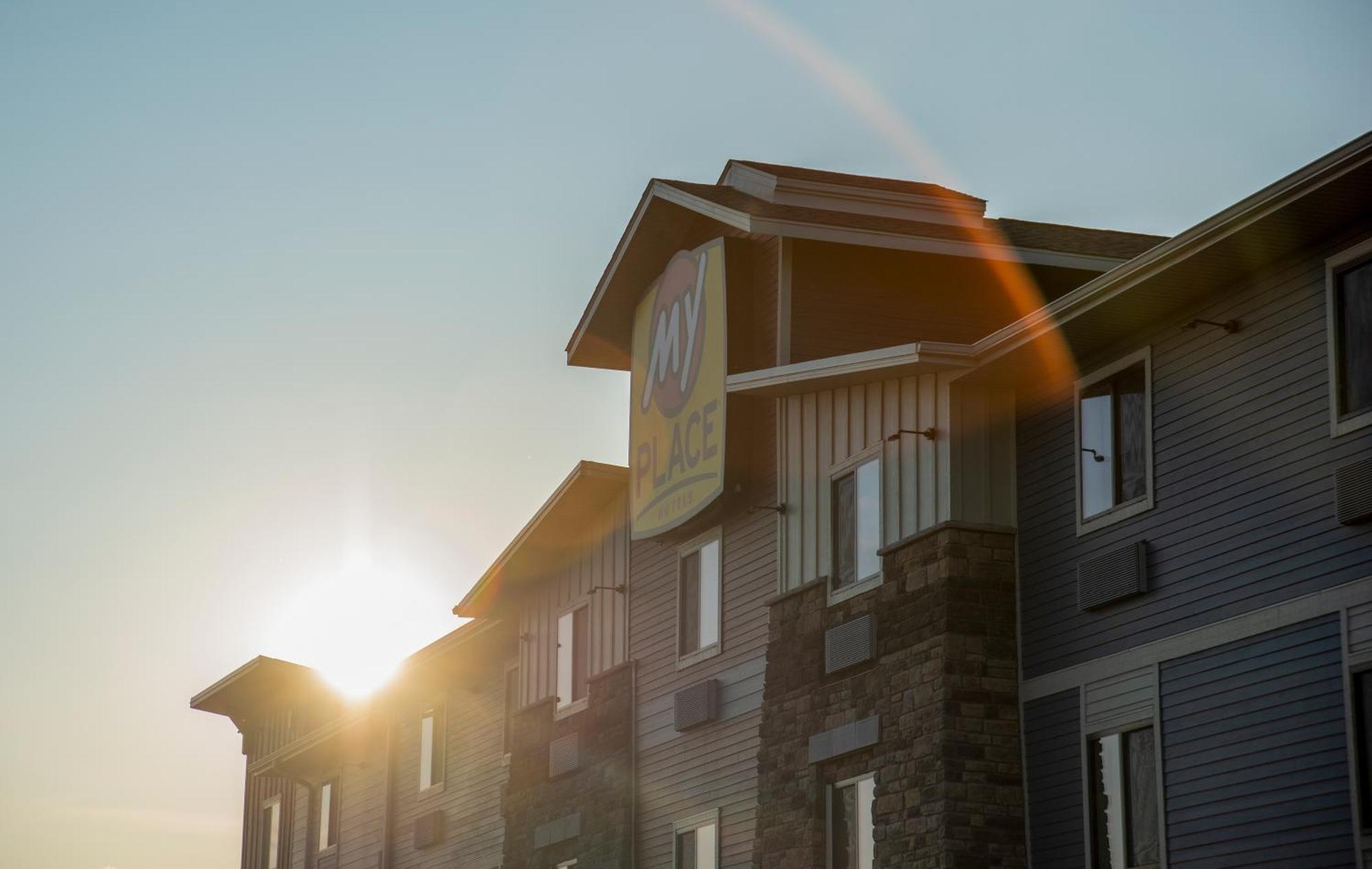 มาย เพลส โฮเทล- เมาต์ เพลแซนต์, วิสคอนซิน Hotel Mount Pleasant ภายนอก รูปภาพ